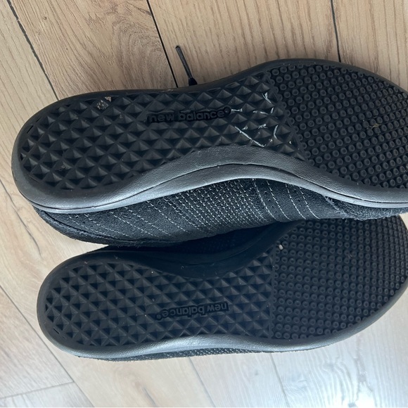 Black New Balance Sneakers Size 7 1/2 - Picture 6 of 7